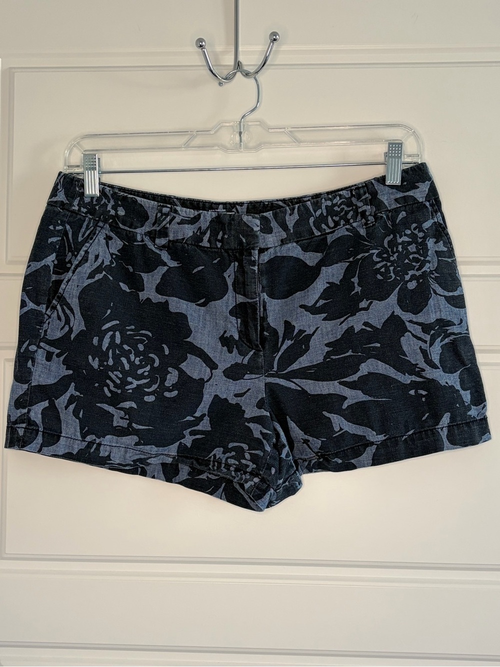 Ann Taylor Loft Blue Chambray Floral 4” Cotton Shorts Mid Rise Size 12 Coastal